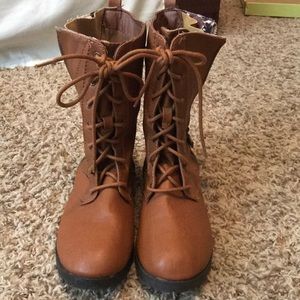 Short brown boots